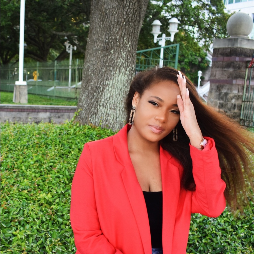 Meet your Posher, Lea